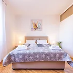 Bobo 2br Apartman